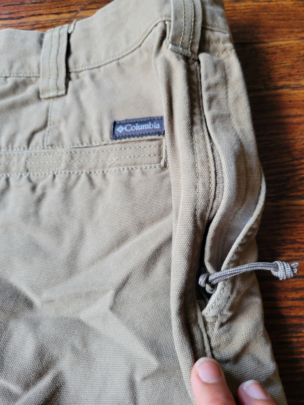 Columbia Men Size 40W 8L Flat Front Cargo Khaki Tan Shorts Workwear, Hiking - Picture 16 of 17